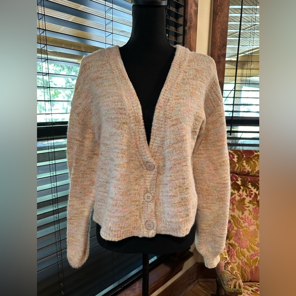 EUC Sincerely Jules Fuzzy Pink/cream  Cropped Cardigan size M